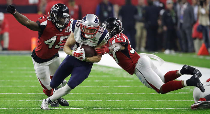 Chris Hogan helped set the table in overtime for the Patriots’ winning touchdown.